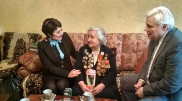 Елена Мельник поздравила женщин-ветеранов из Макеевки с Международным женским днем